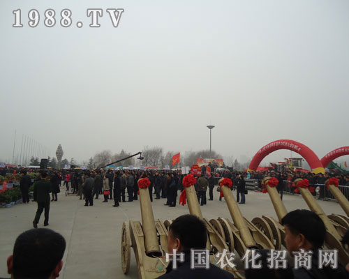 熱鬧的中國菏澤農(nóng)資會(huì)開幕式