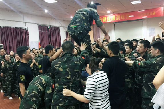 成功路上充滿荊棘，團(tuán)結(jié)一心，終讓我們所向披靡！