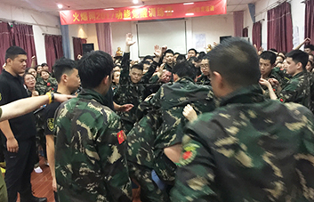 險(xiǎn)阻再高，高不過我們的斗志！