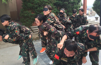 頑強(qiáng)拼搏，超越自我！