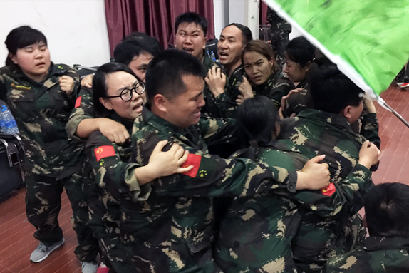 不輕言放棄，是對夢想的執(zhí)著；不輕易服輸，是對成功的渴望！